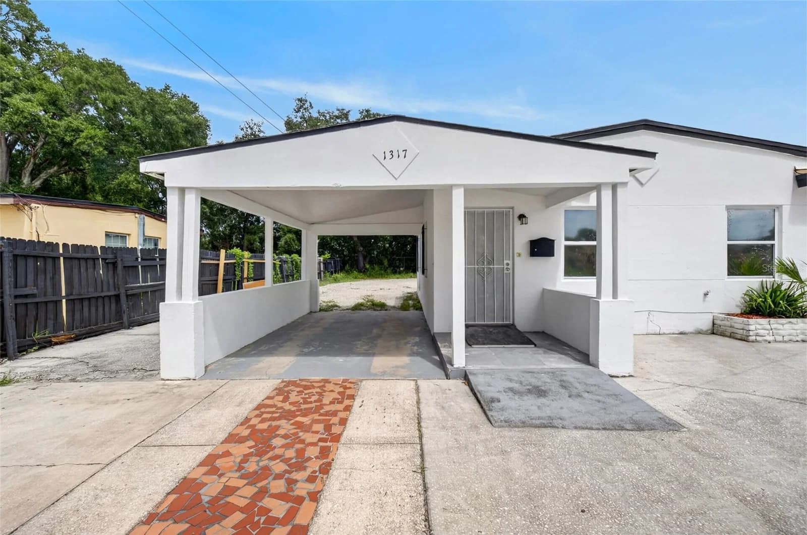 1317 PINE HILLS 3