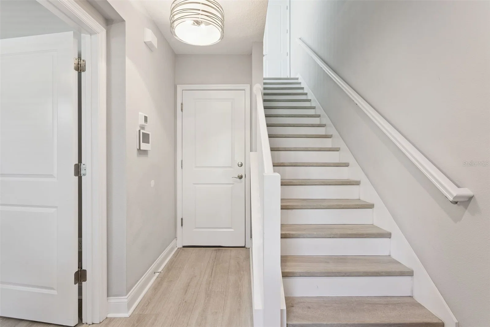 555 FERN CREEK Avenue #1 4