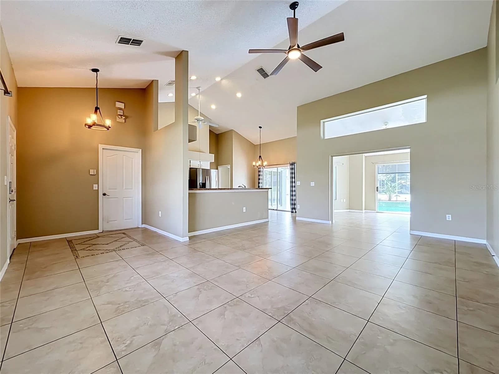 5645 LOMA VISTA Court 5