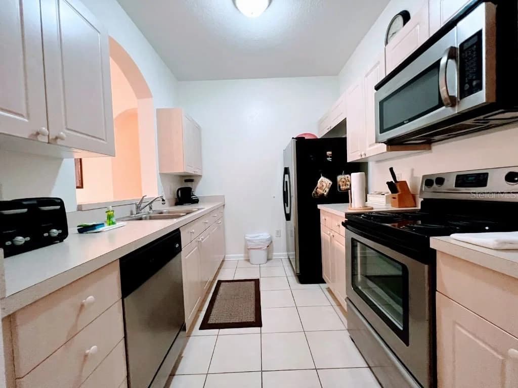 2302 SILVER PALM Drive #301 4