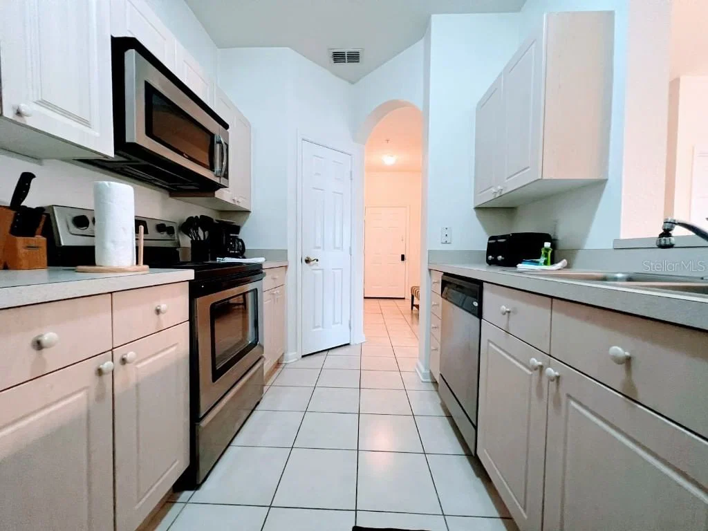 2302 SILVER PALM Drive #301 5