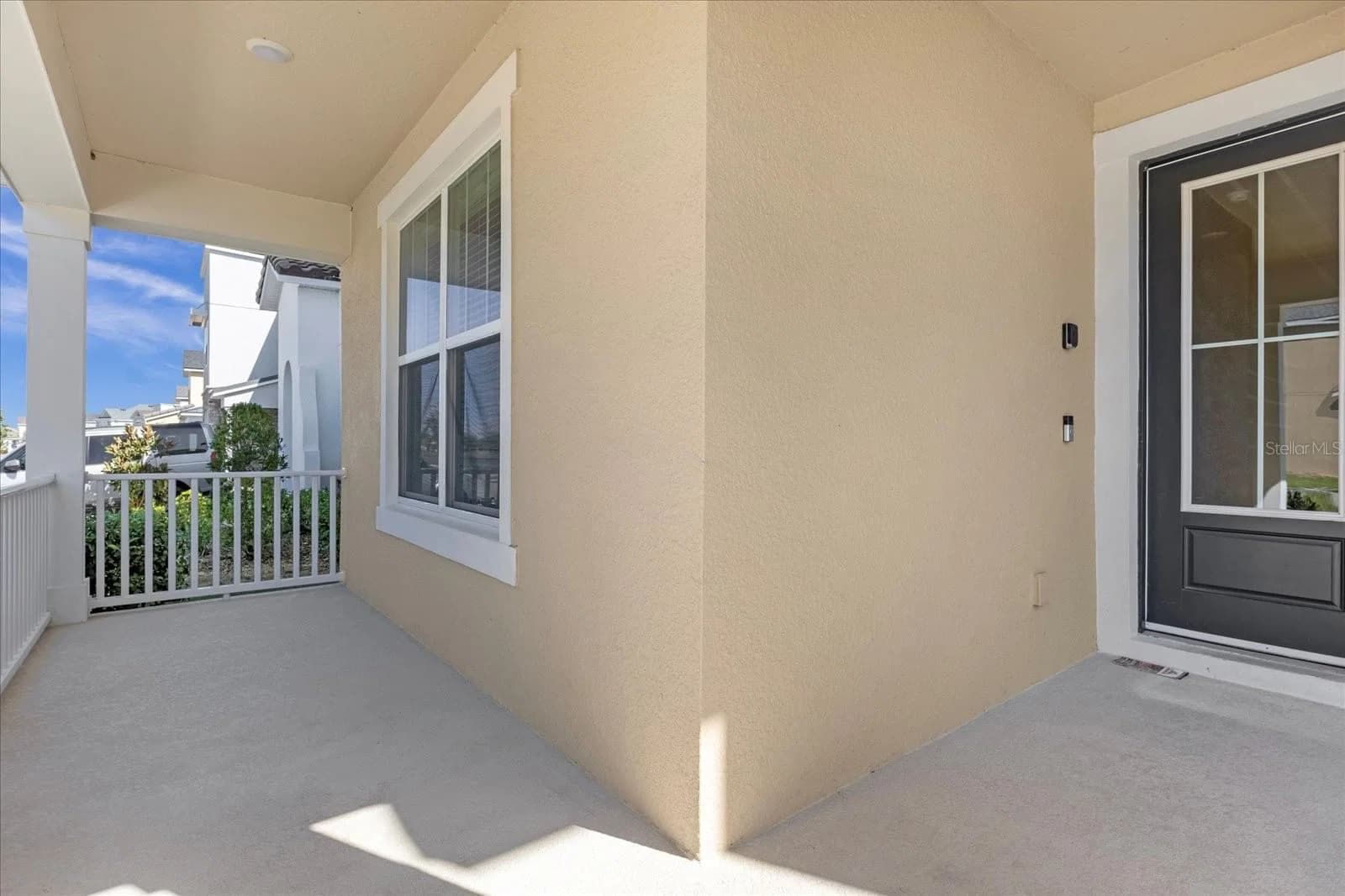 1909 TROPICAL PALMS Circle 4