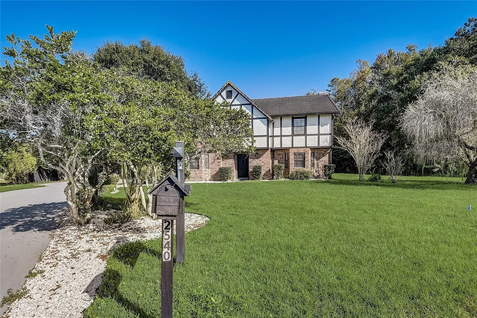2540 ALBANY Drive 4