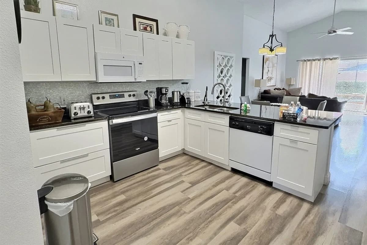 1005 LAKE BERKLEY Drive 4