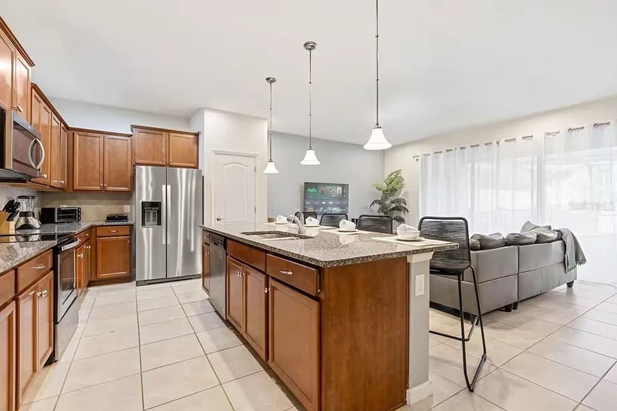 2402 DUBAI, Kissimmee, FL 34747 2