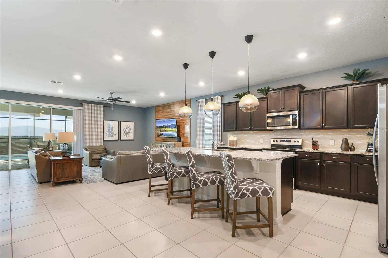 2060 LELANI CIR 5