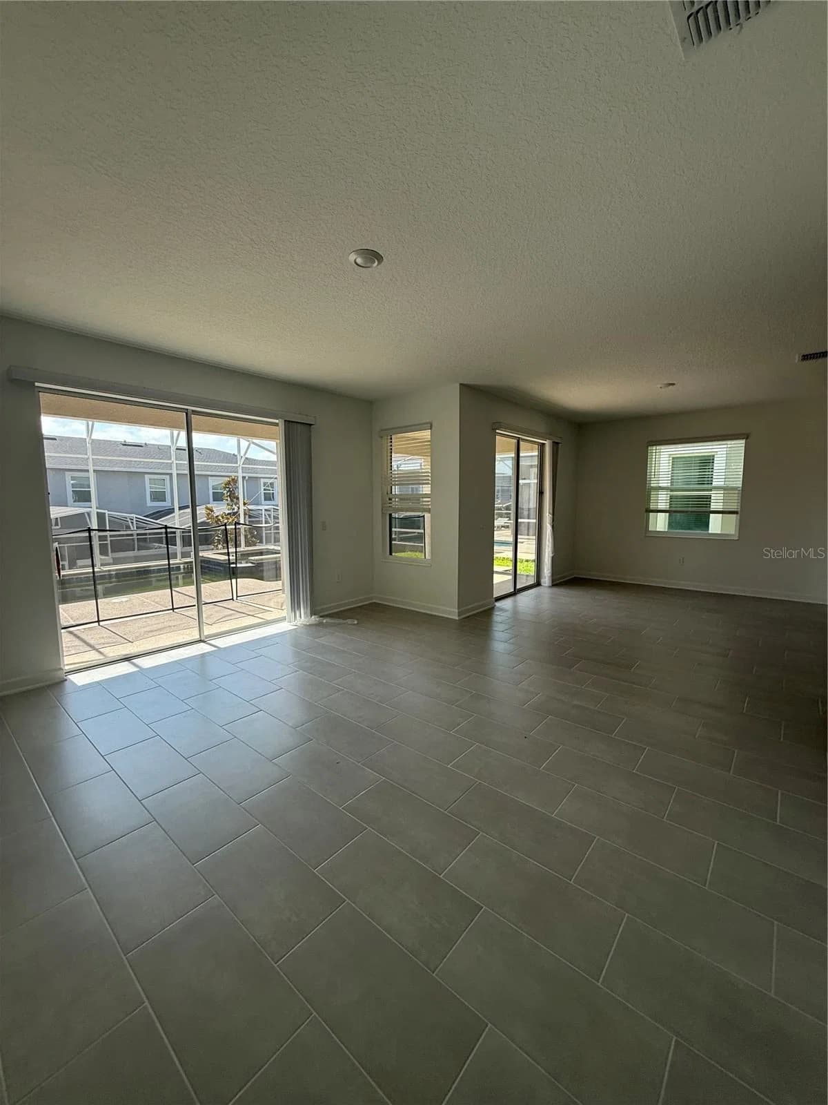 1123 KINGSBARN 3