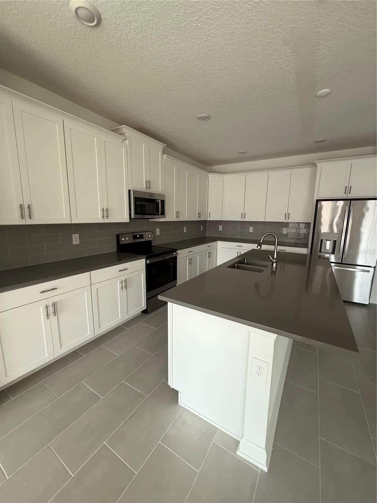 1123 KINGSBARN 4
