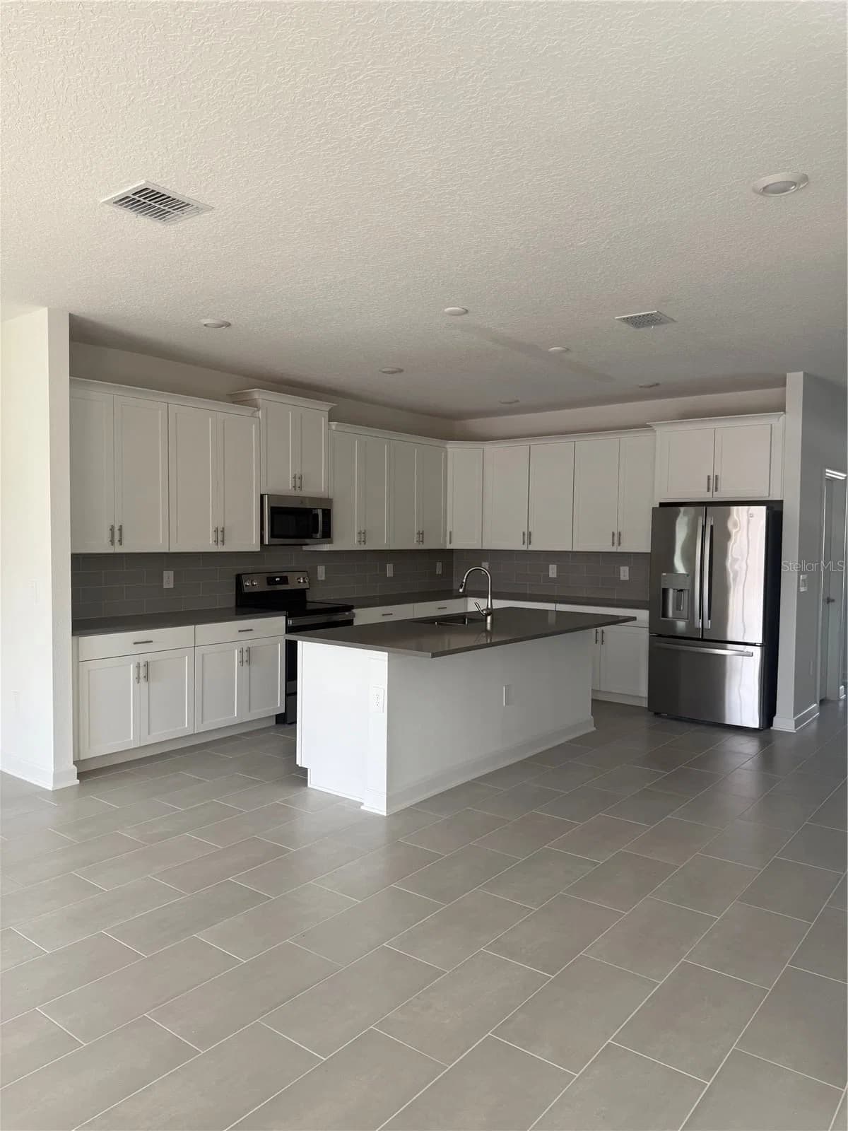 1123 KINGSBARN 5