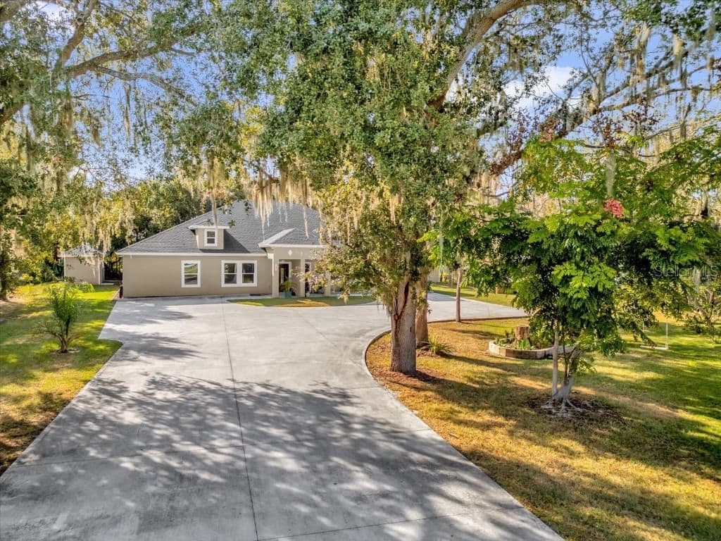 705 LENOX, Kissimmee, FL 34758 3