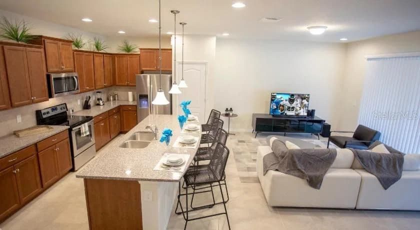 8879 GENEVE, Kissimmee, FL 34747 3