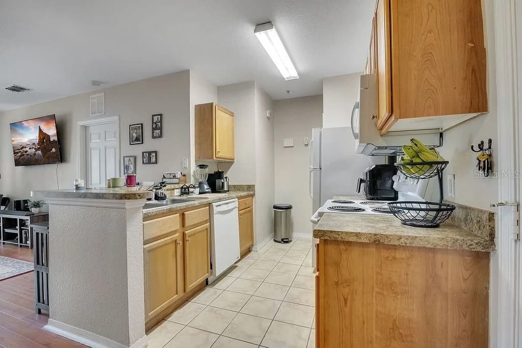5550 MICHIGAN Street #2114 4