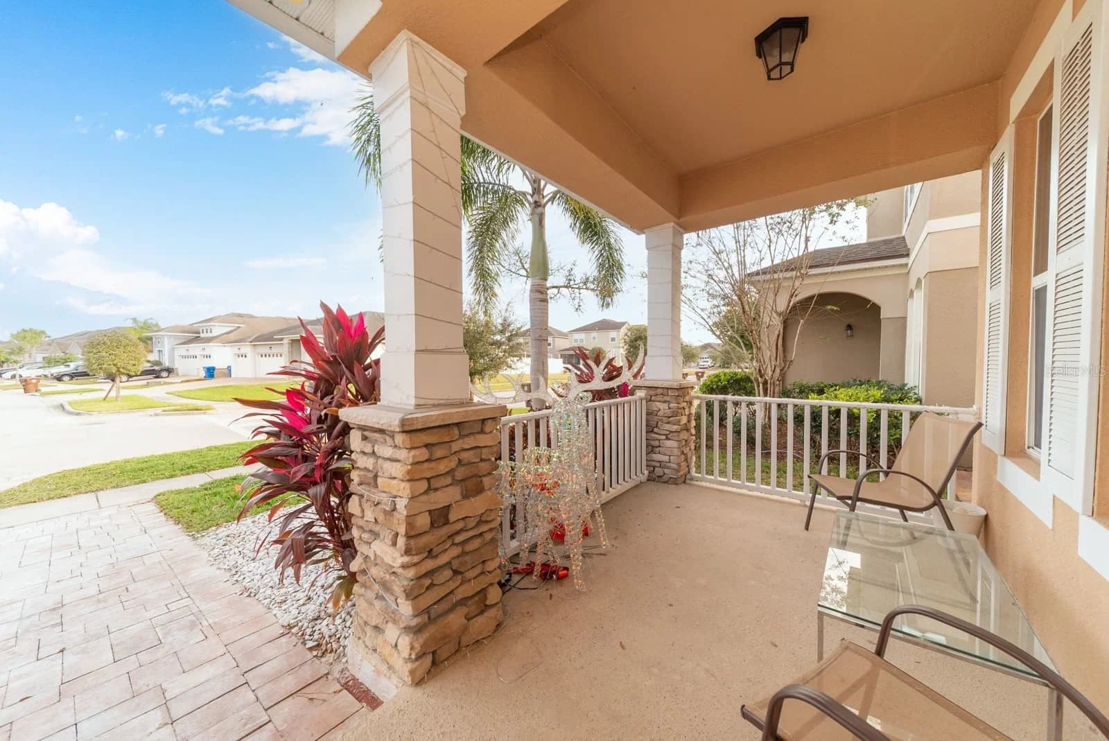 2542 NOUVEAU, Kissimmee, FL 34741 3