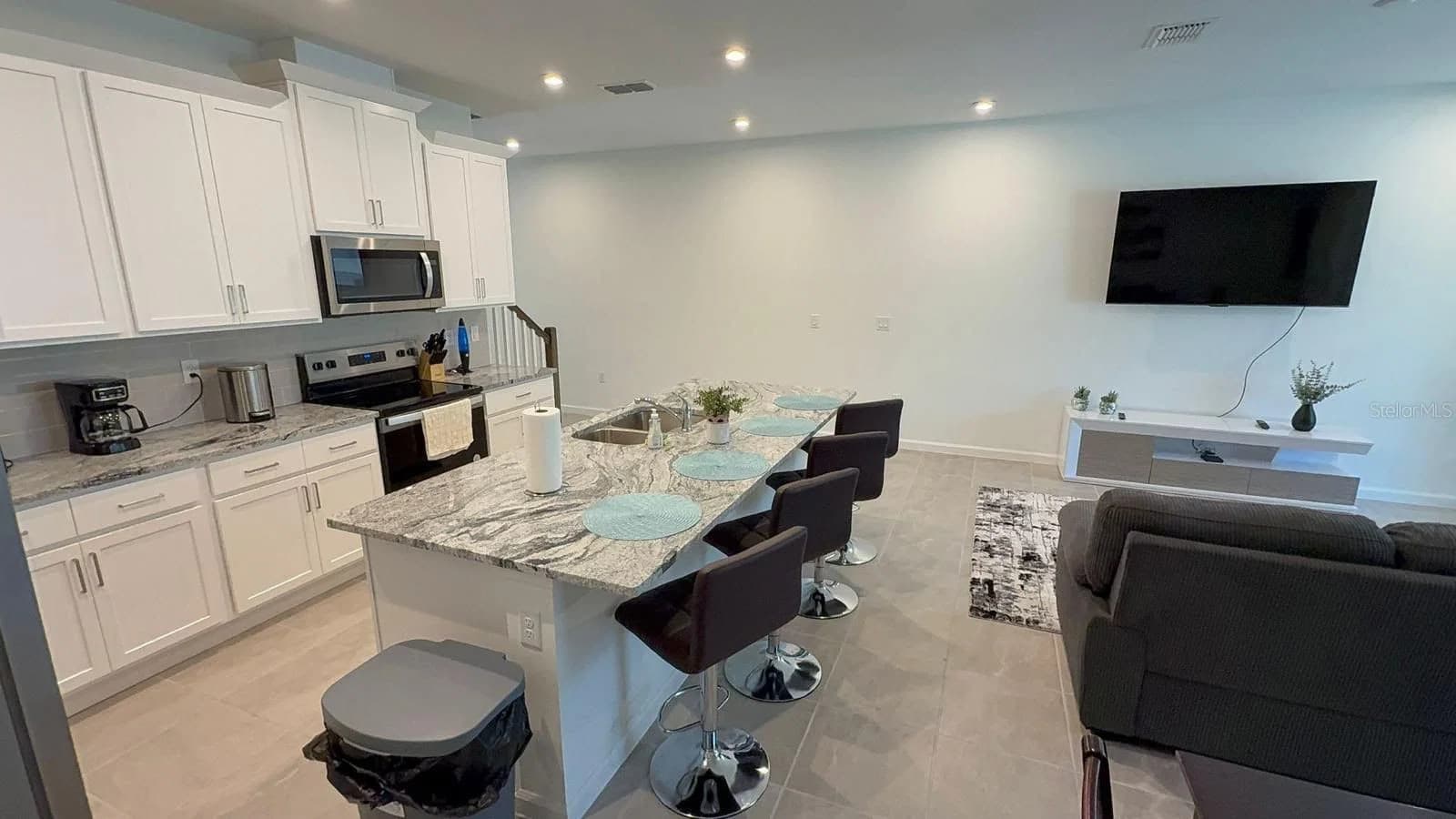 2334 ZABALLINA, Kissimmee, FL 34747 3