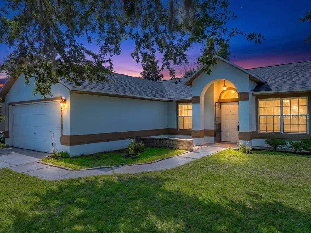 8818 RESERVATION Drive, Orlando, FL 32829 2