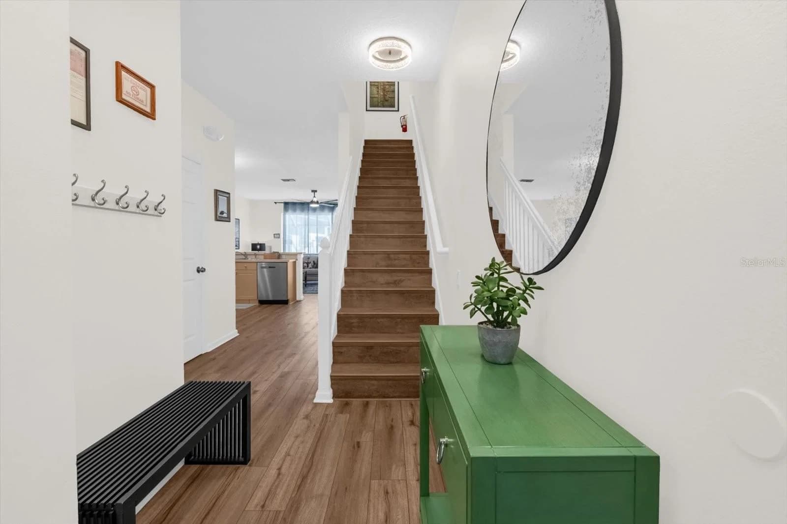 2323 SILVER PALM 4