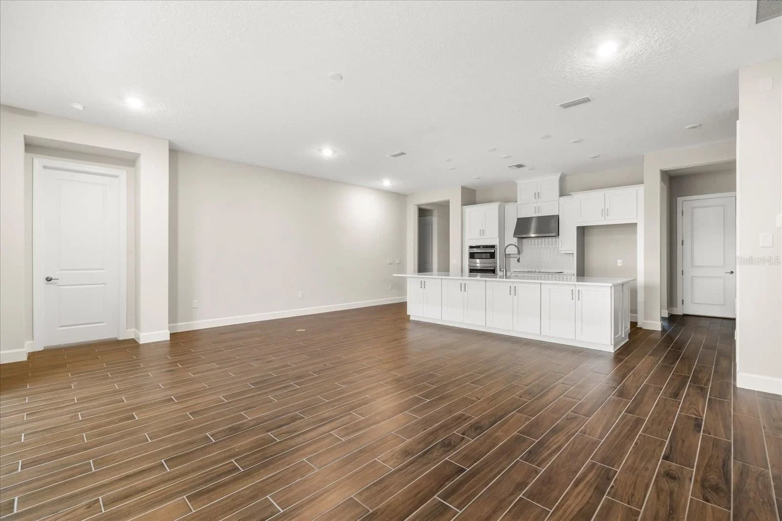 5683 NEVIS, Kissimmee, FL 34758 2