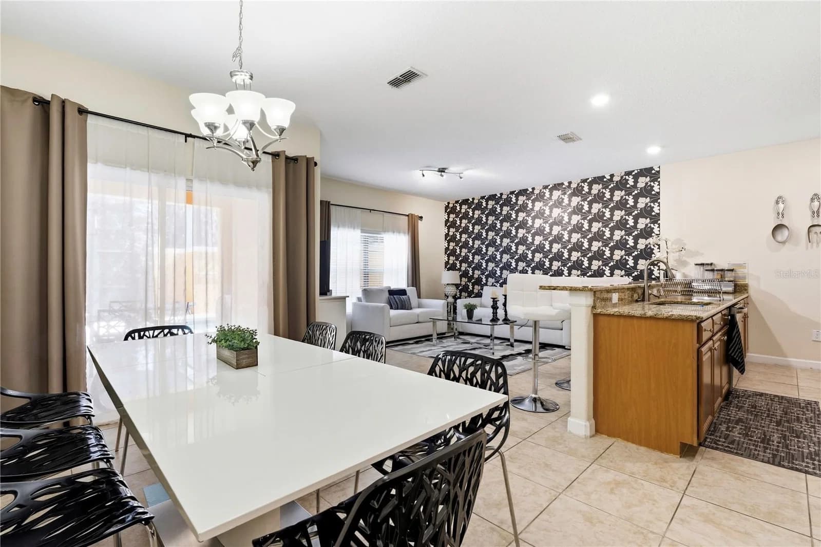 2975 BANANA PALM DR 5