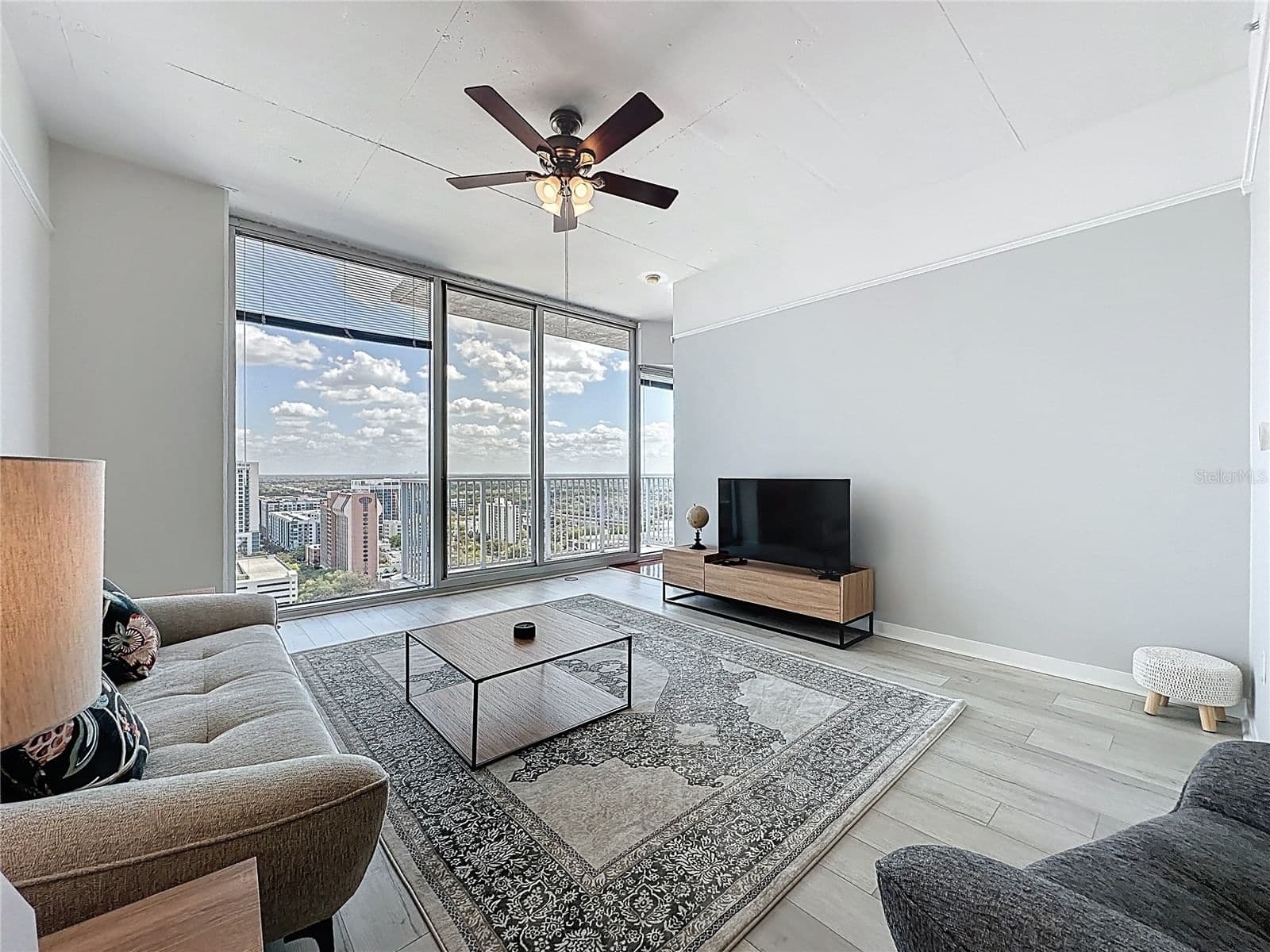 155 COURT Avenue #1911 4