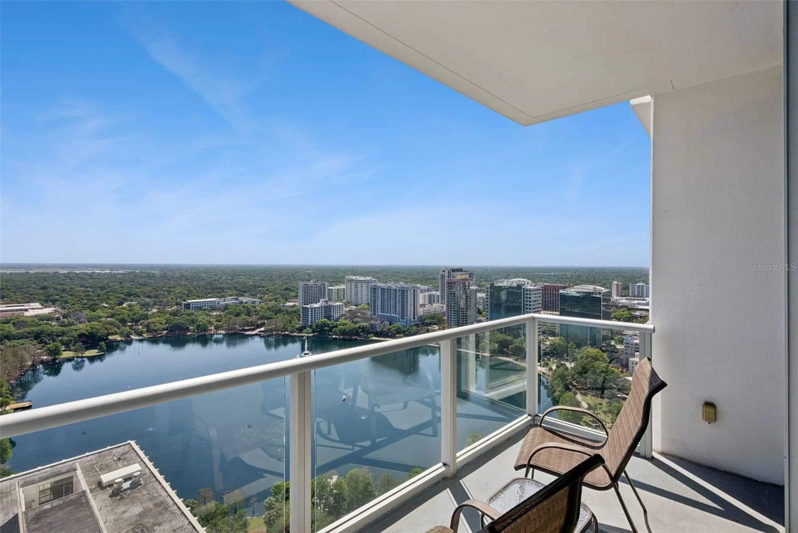 150 ROBINSON Street #2709 5