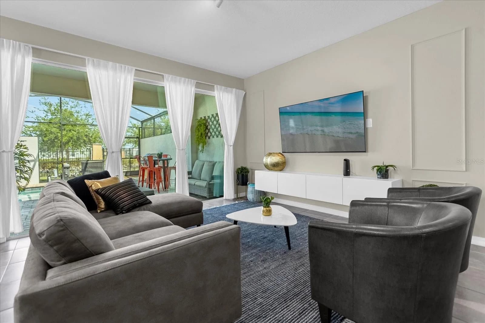 1555 CAREY PALM 5