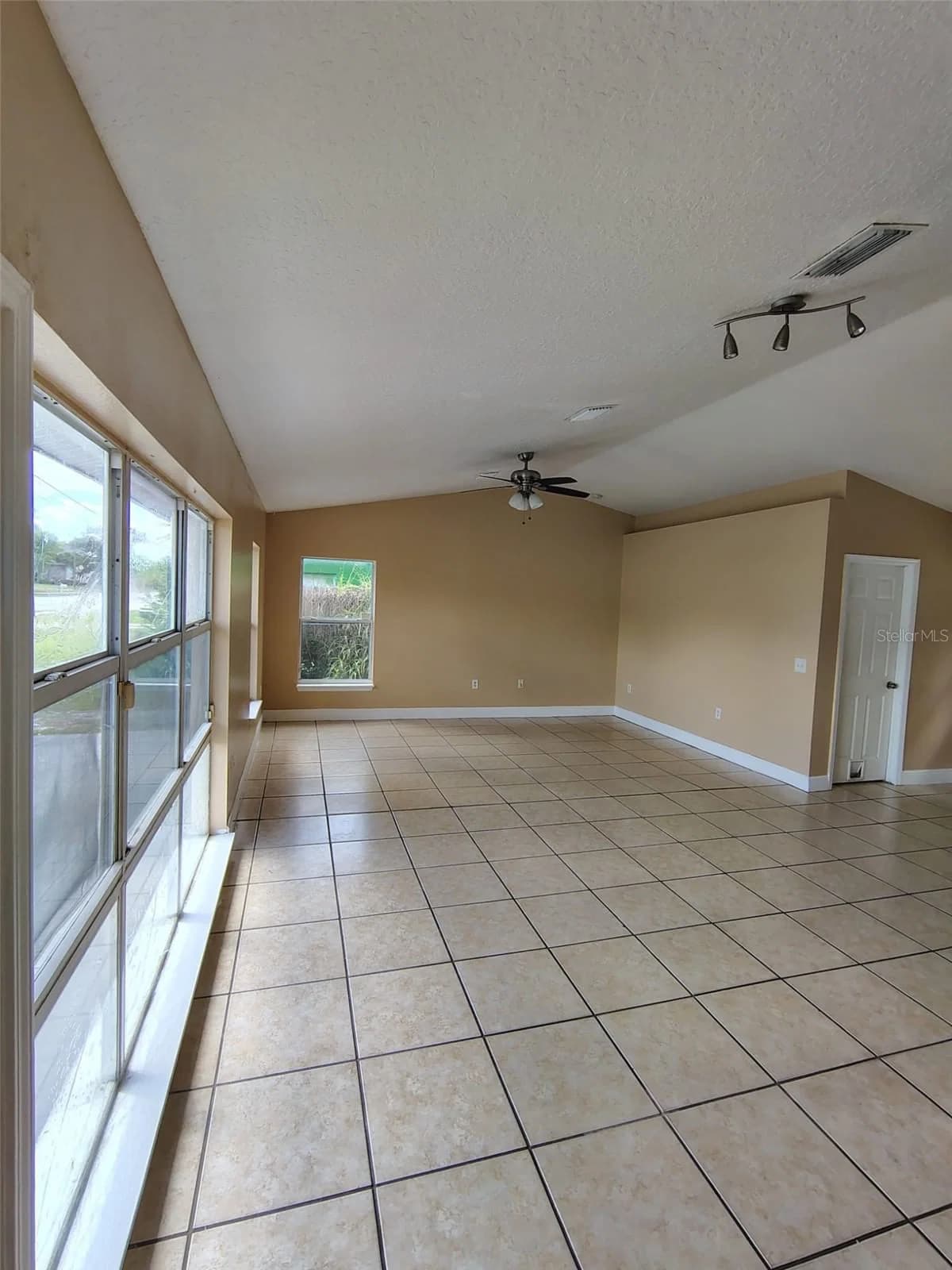 902 THACKER 5