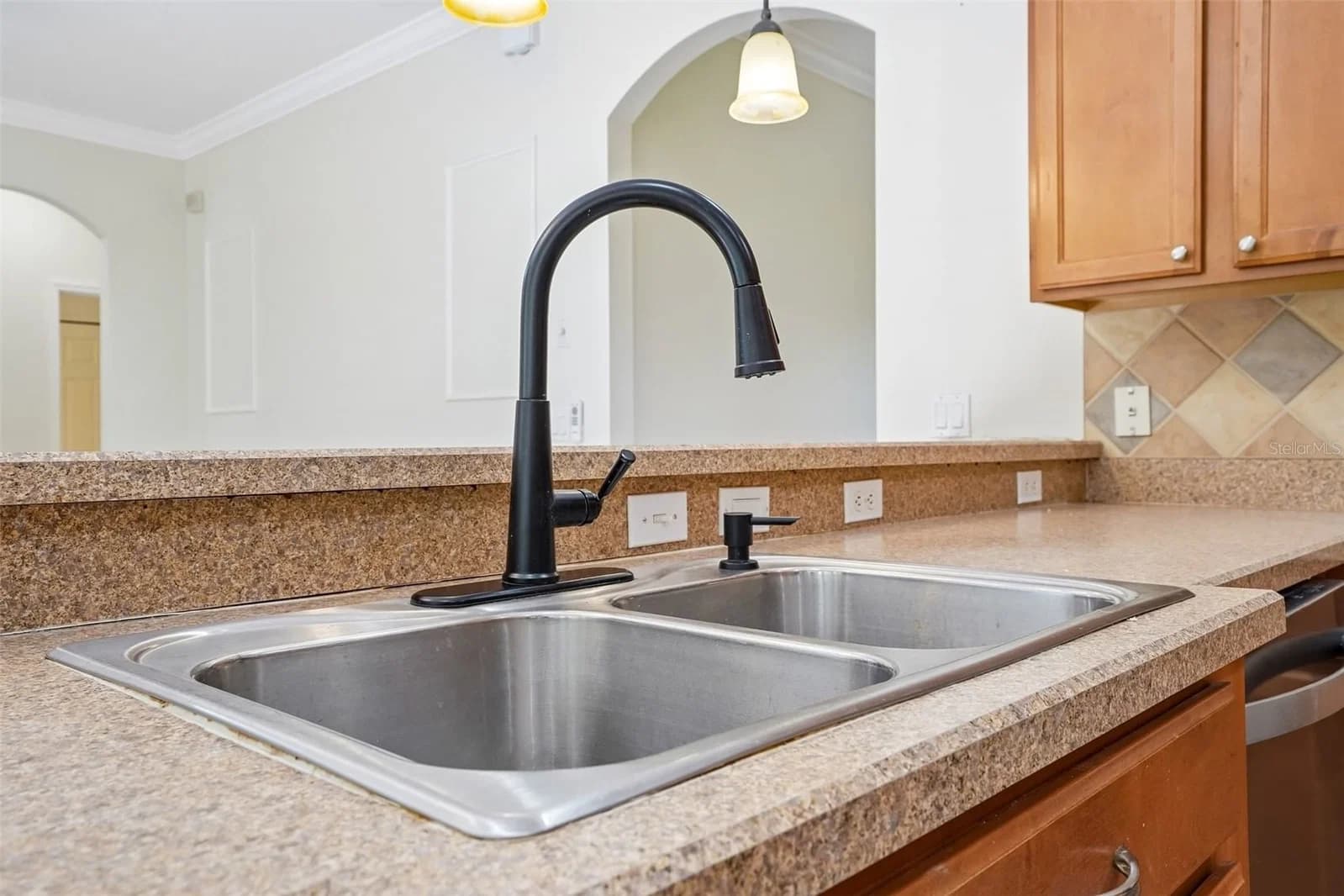 2331 CARNATION HILL 5