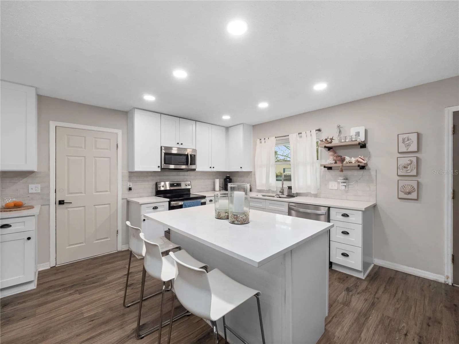 2733 MIDDLE Street, Orlando, FL 32807 3