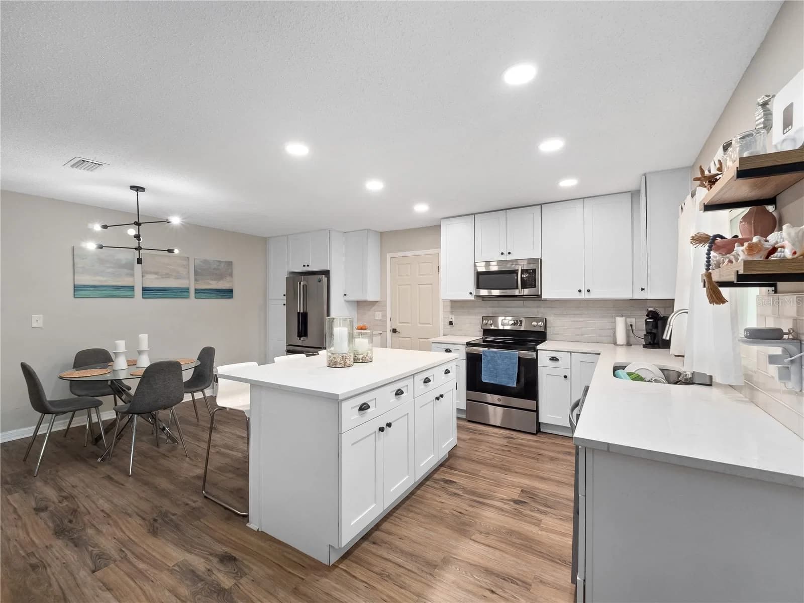 2733 MIDDLE Street, Orlando, FL 32807 2