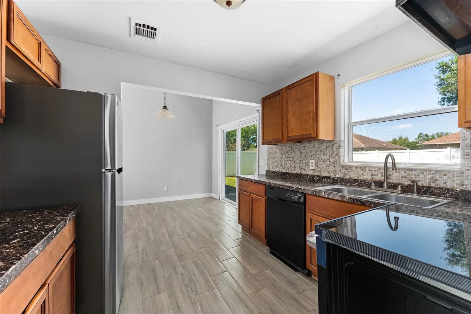 309 CORNWALLIS 4