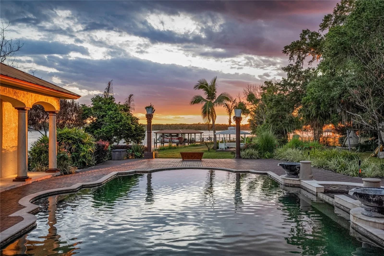 8866 DARLENE Drive 4