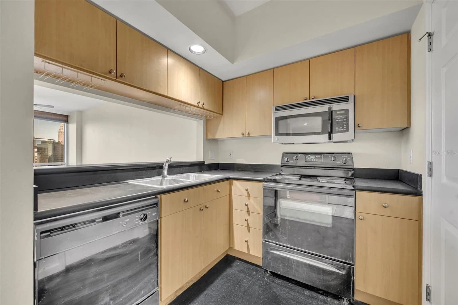 322 CENTRAL Boulevard #1708 4