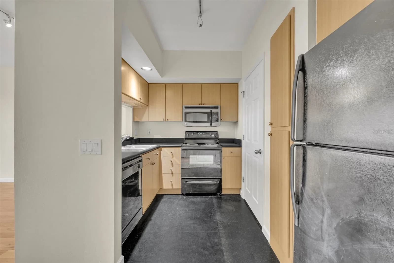 322 CENTRAL Boulevard #1708 5