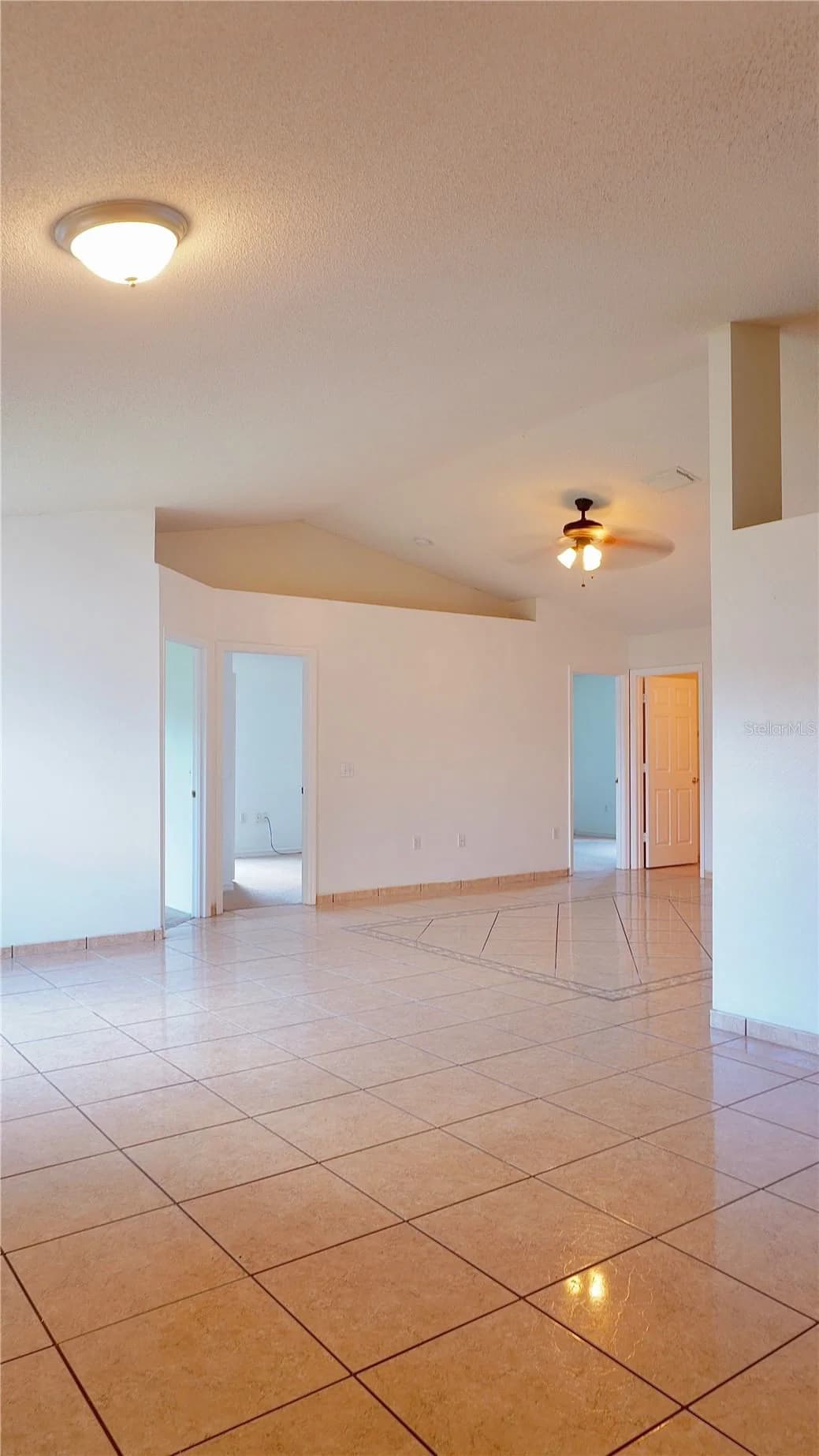 1011 CANNES, Kissimmee, FL 34759 2