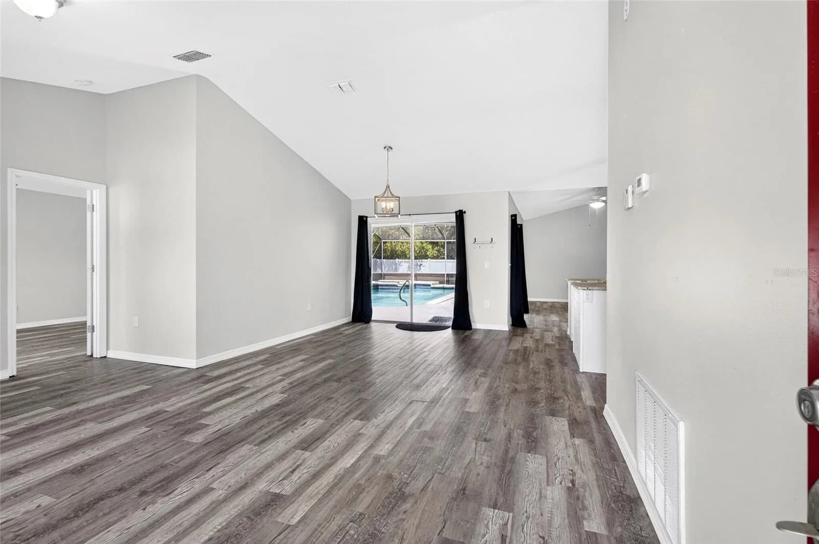 718 TOULON, Kissimmee, FL 34759 3