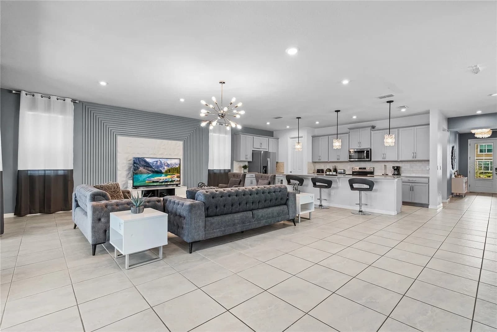 8915 TROPICAL HAVEN 4