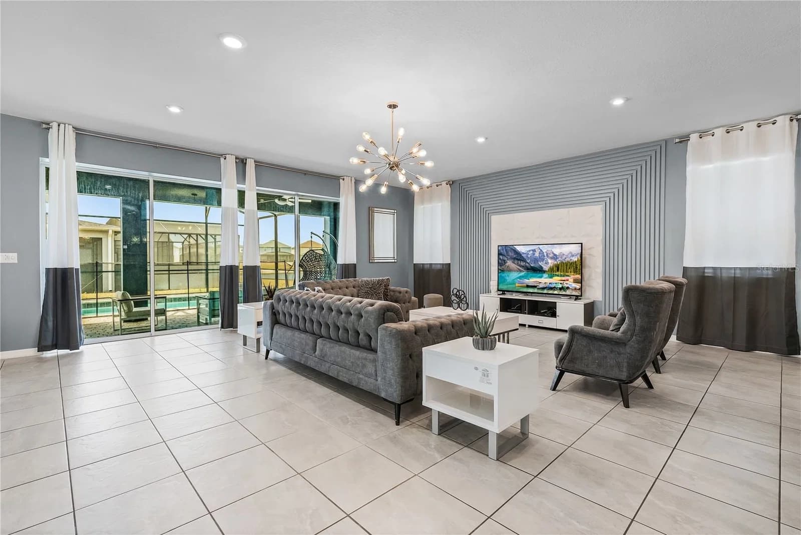 8915 TROPICAL HAVEN 5