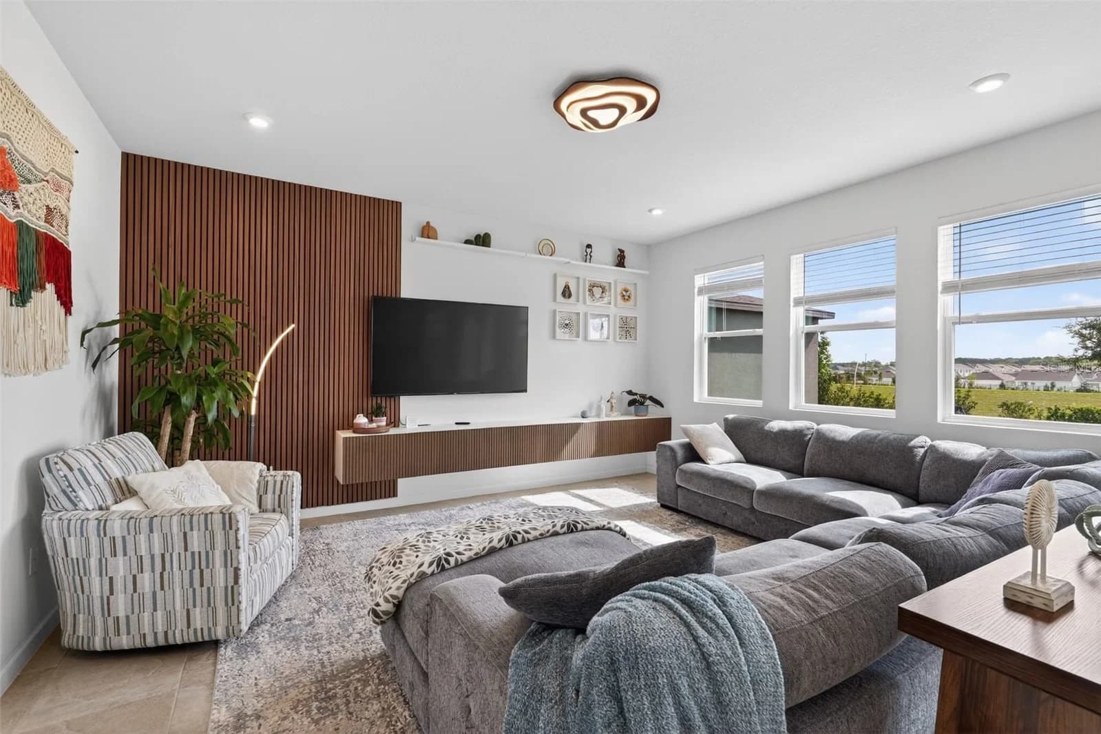 1181 LAKESHORE BREEZE 5