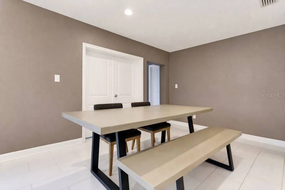 514 BAKER Street 5