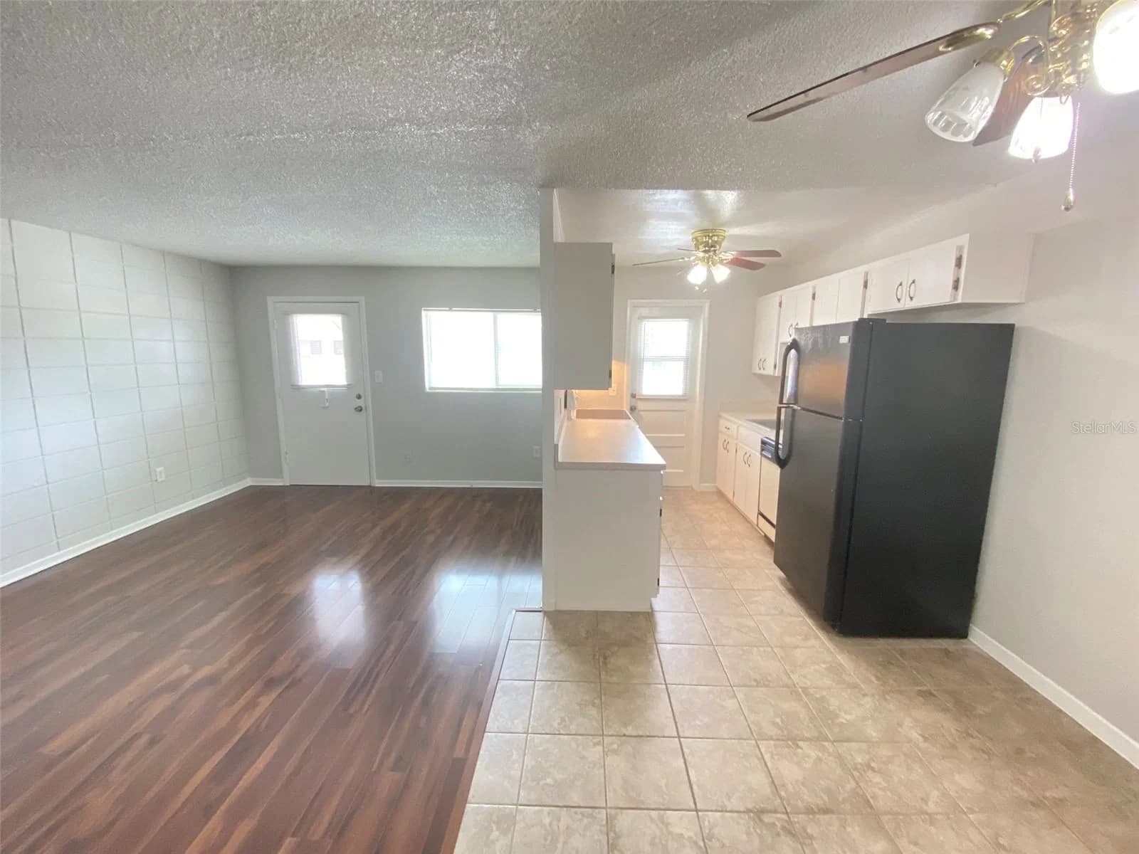 320 LAKEVIEW Street #207 4