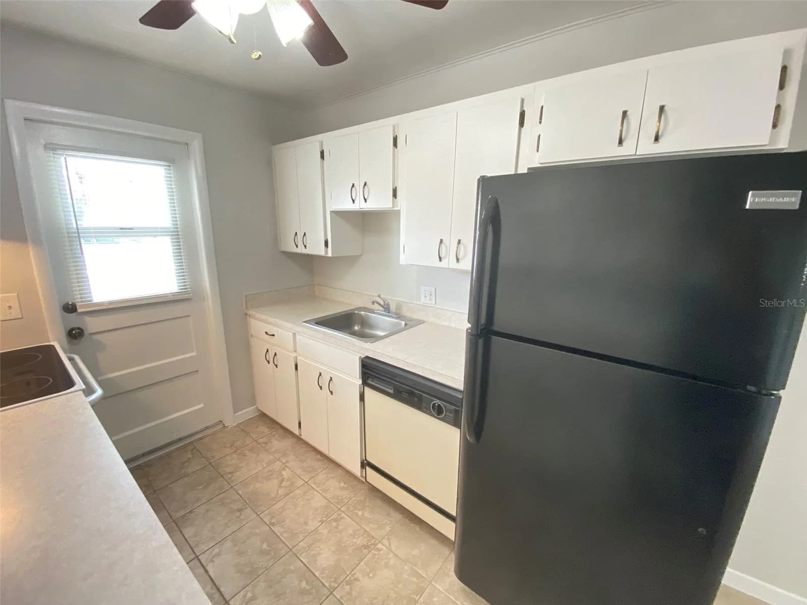 320 LAKEVIEW Street #207 5