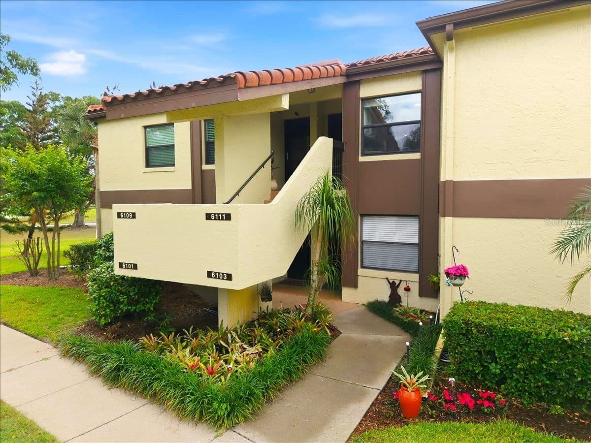 6111 LAKE POINTE Drive #202, Orlando, FL 32822