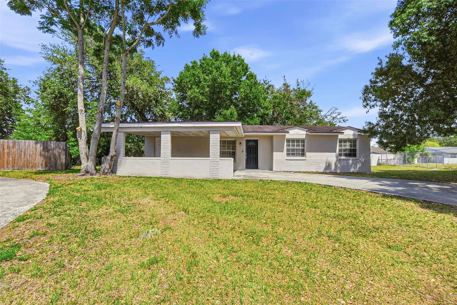 1729 FLORES, Orlando, FL 32811 3