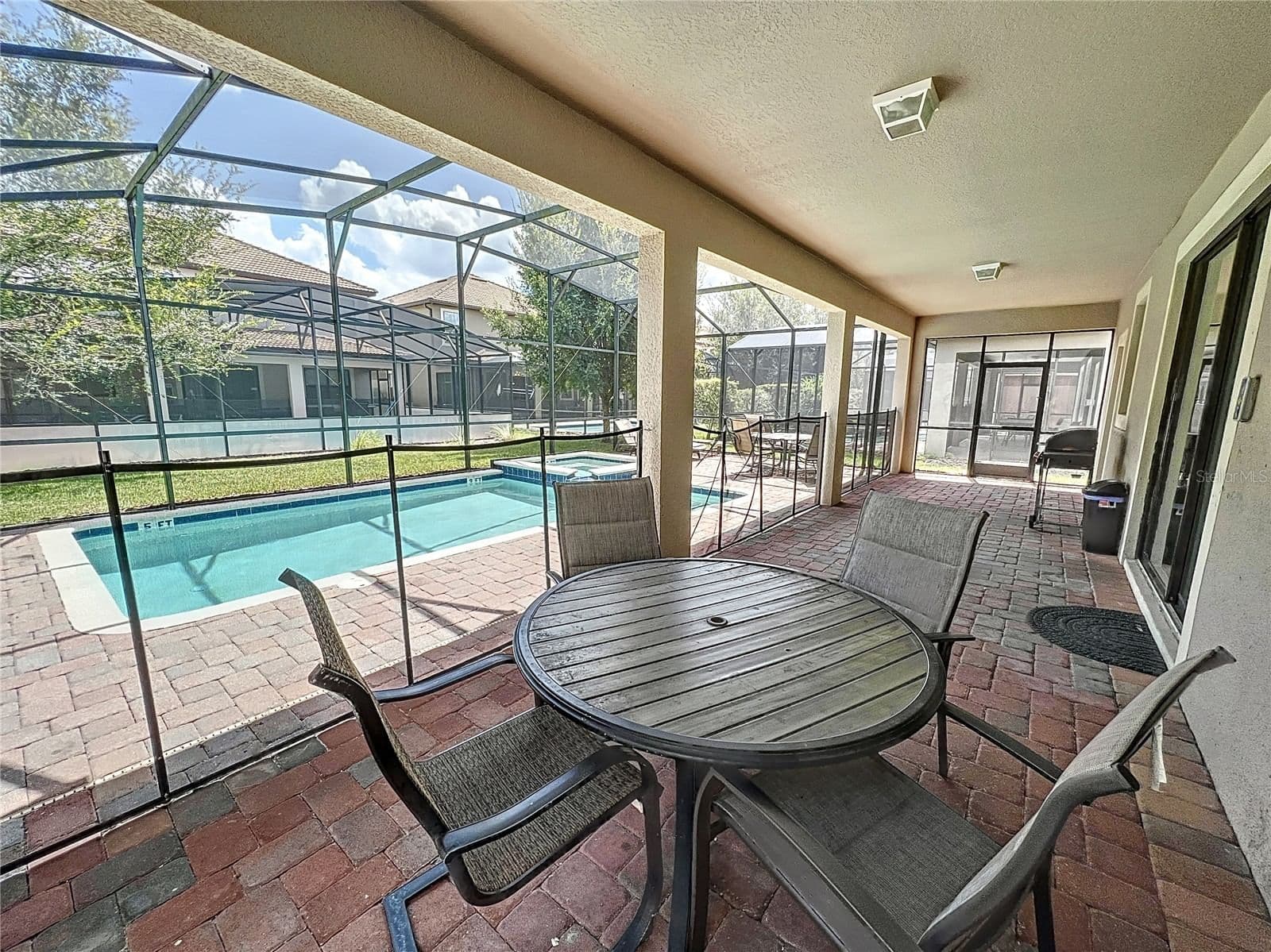 1453 MYRTLEWOOD 4