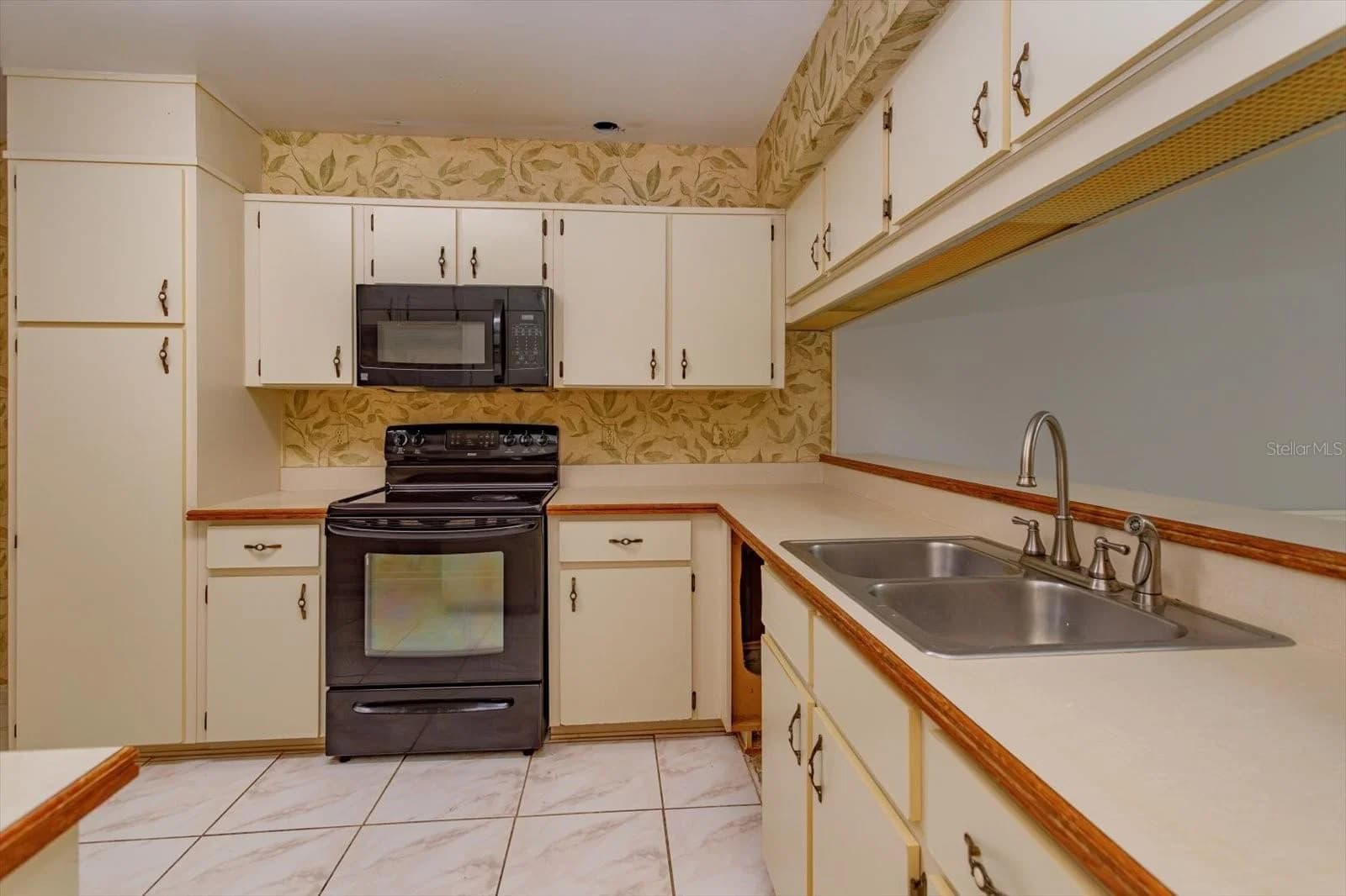 8266 AMBROSE COVE Way, Orlando, FL 32819 2
