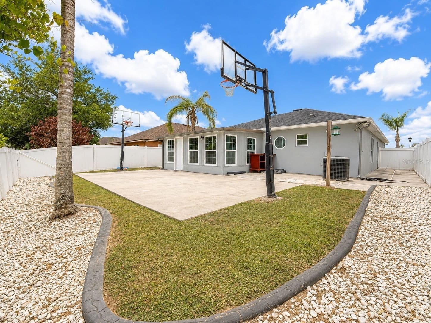 2221 PARIA, Kissimmee, FL 34758 3