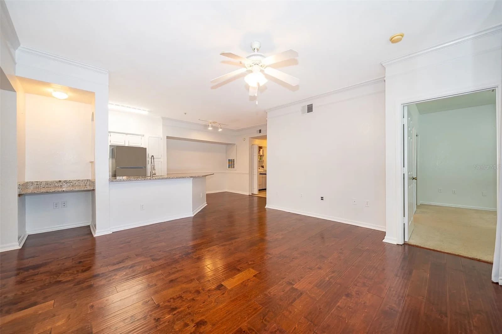 6663 QUEENS BOROUGH Avenue #101 5