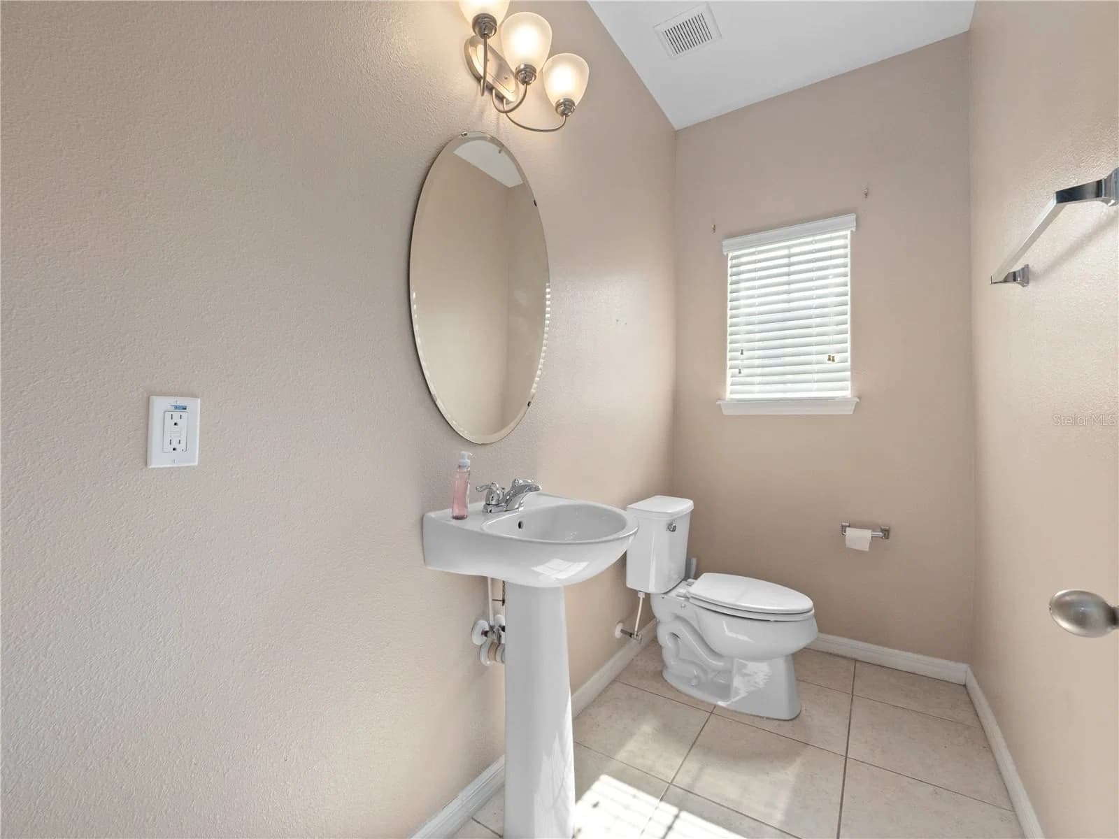 1610 MOHEGAN 4