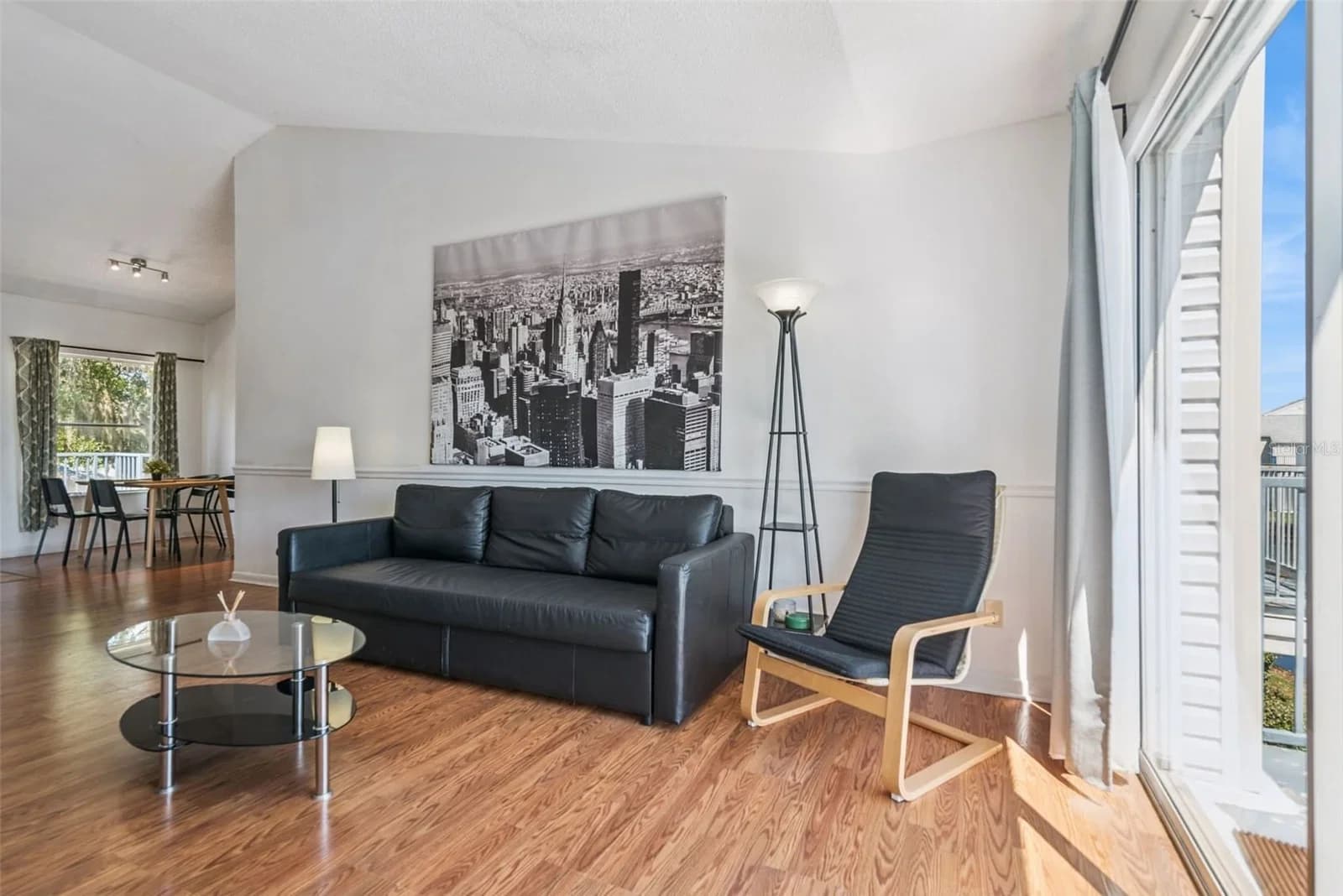 2564 WOODGATE Boulevard #204 5