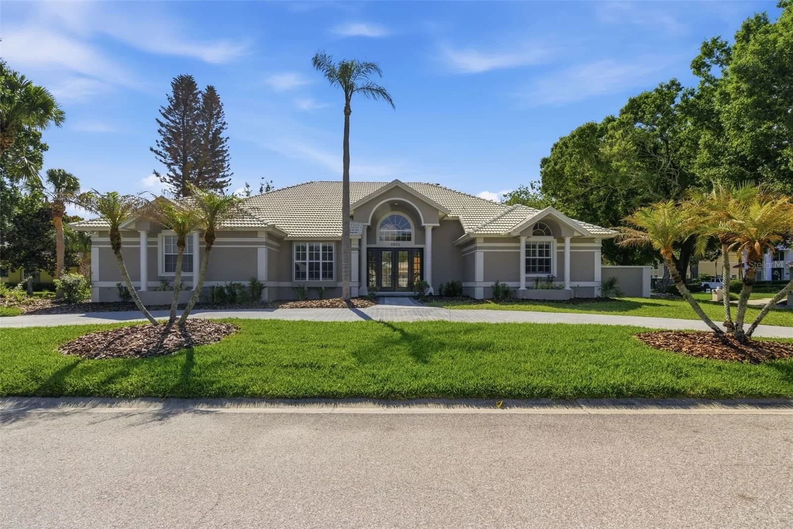 8935 JONATHAN MANOR Drive, Orlando, FL 32819